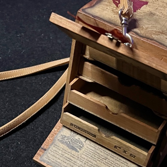 Cigar box with drawers - Picture 2 of 2